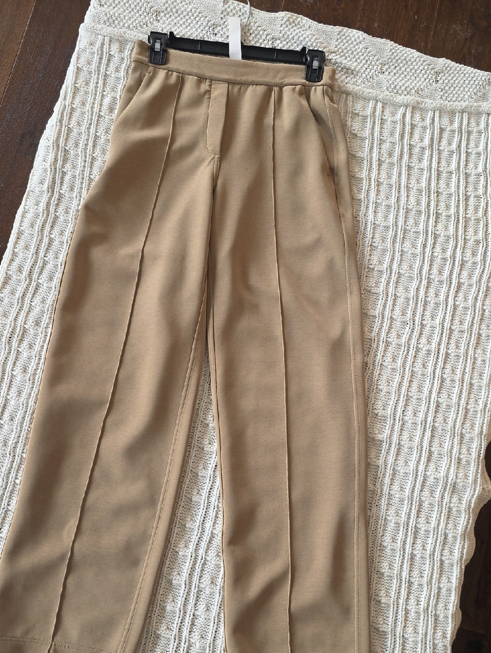 Lululemon Softstreme Pintuck stretchy relaxed wide leg pants! Xs, 26